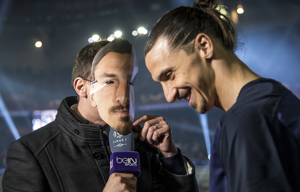 Journalisten Florian Genton fick den första intervjun med Zlatan – men han fick lov att genomföra den iförd Zlatan-mask...